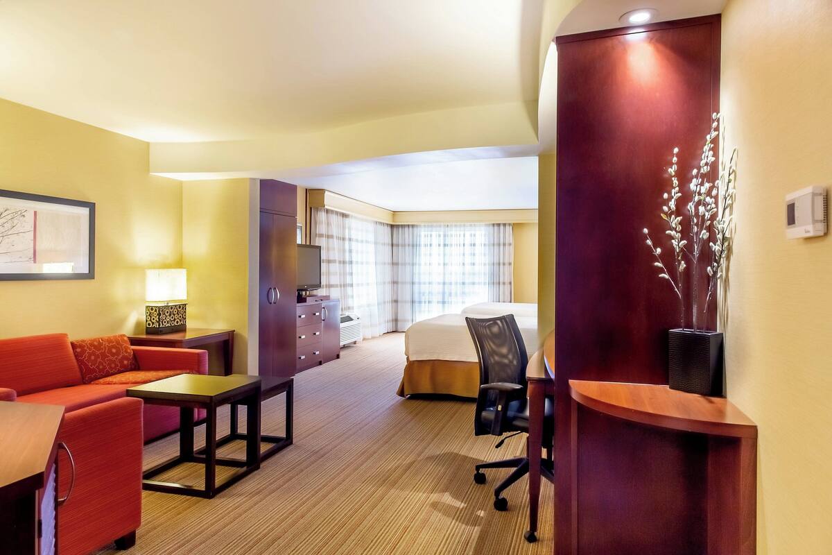 executive suite, multiple beds | desk, iron/ironing board, free cots/infant beds, free wifi