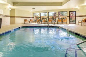 Una piscina cubierta