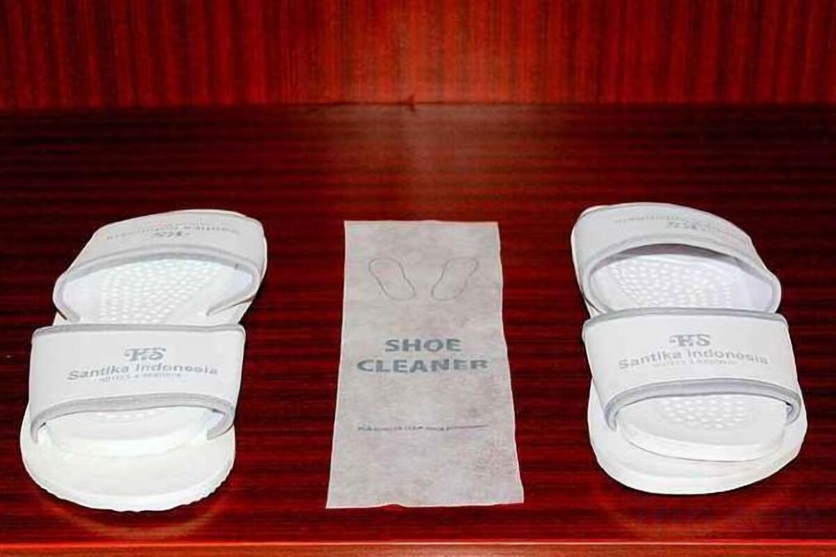 Bathroom amenities | Separate bathtub and shower, towels