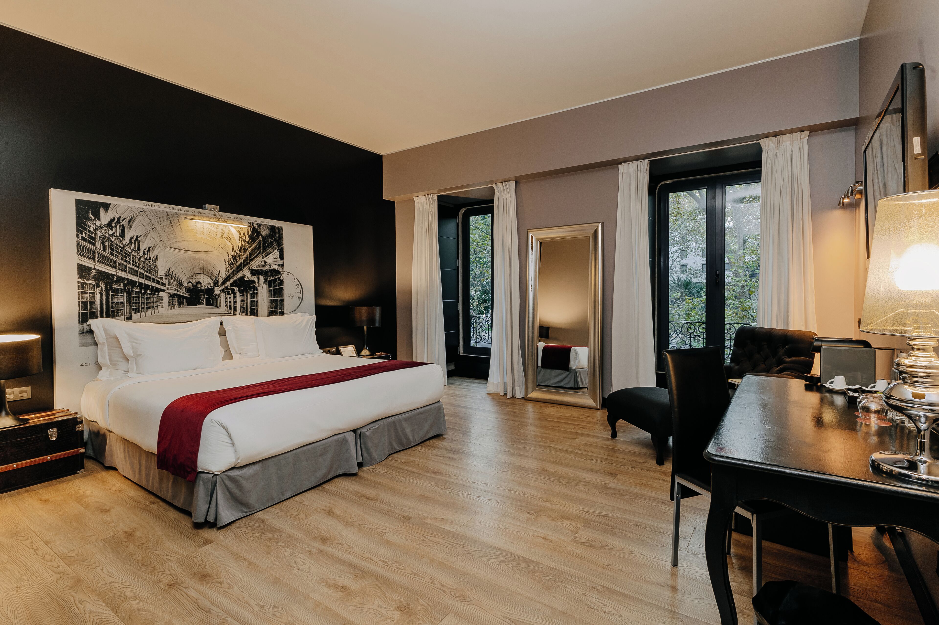 deluxe double or twin room, balcony | 1 bedroom, minibar, in-room safe, individually decorated