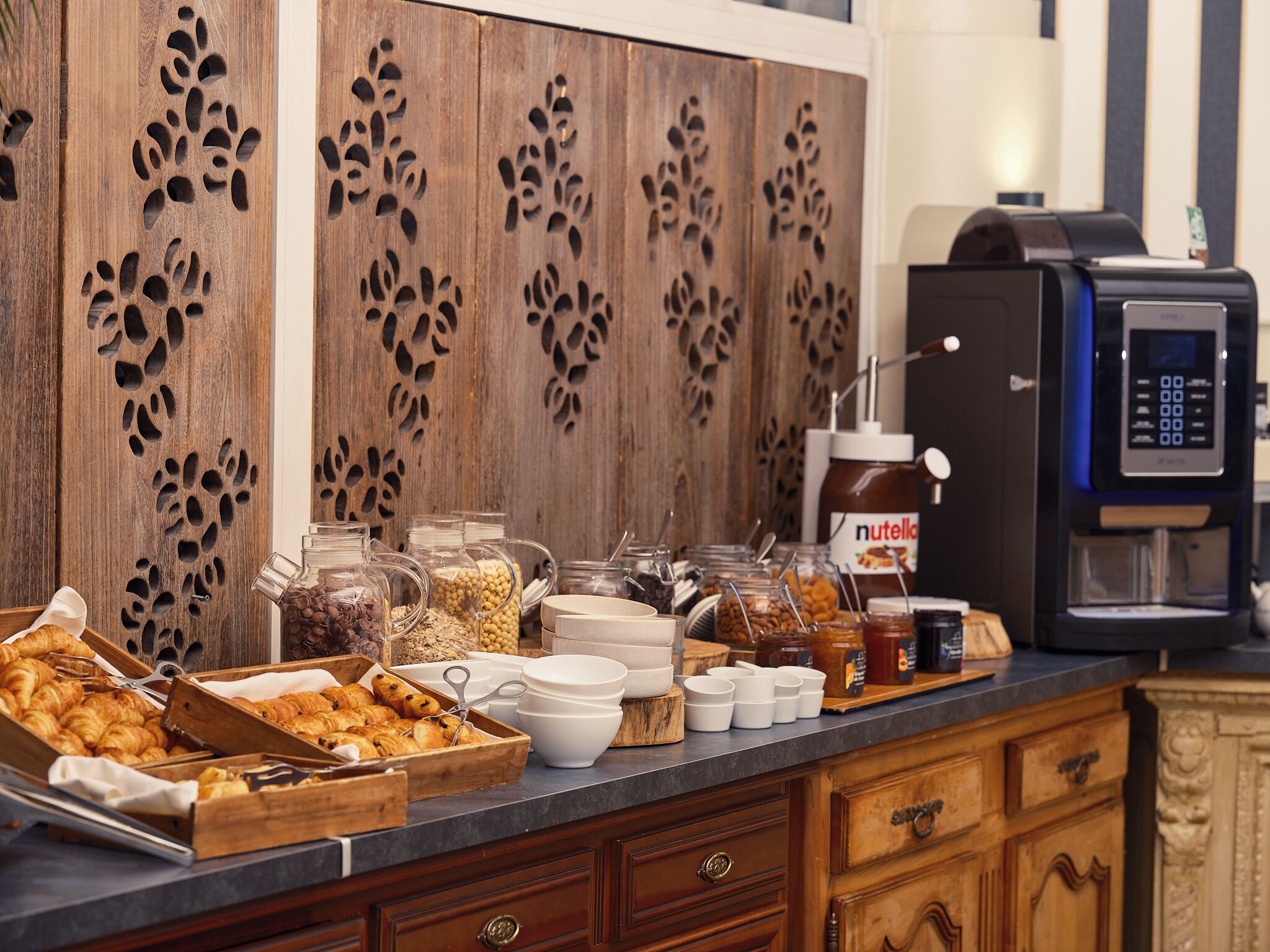 daily buffet breakfast (eur 20 per person)