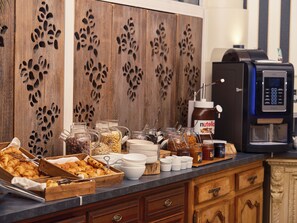 Café da manhã com buffet todos os dias mediante uma taxa