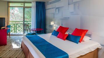 Privilege Room | Minibar, in-room safe, desk, soundproofing