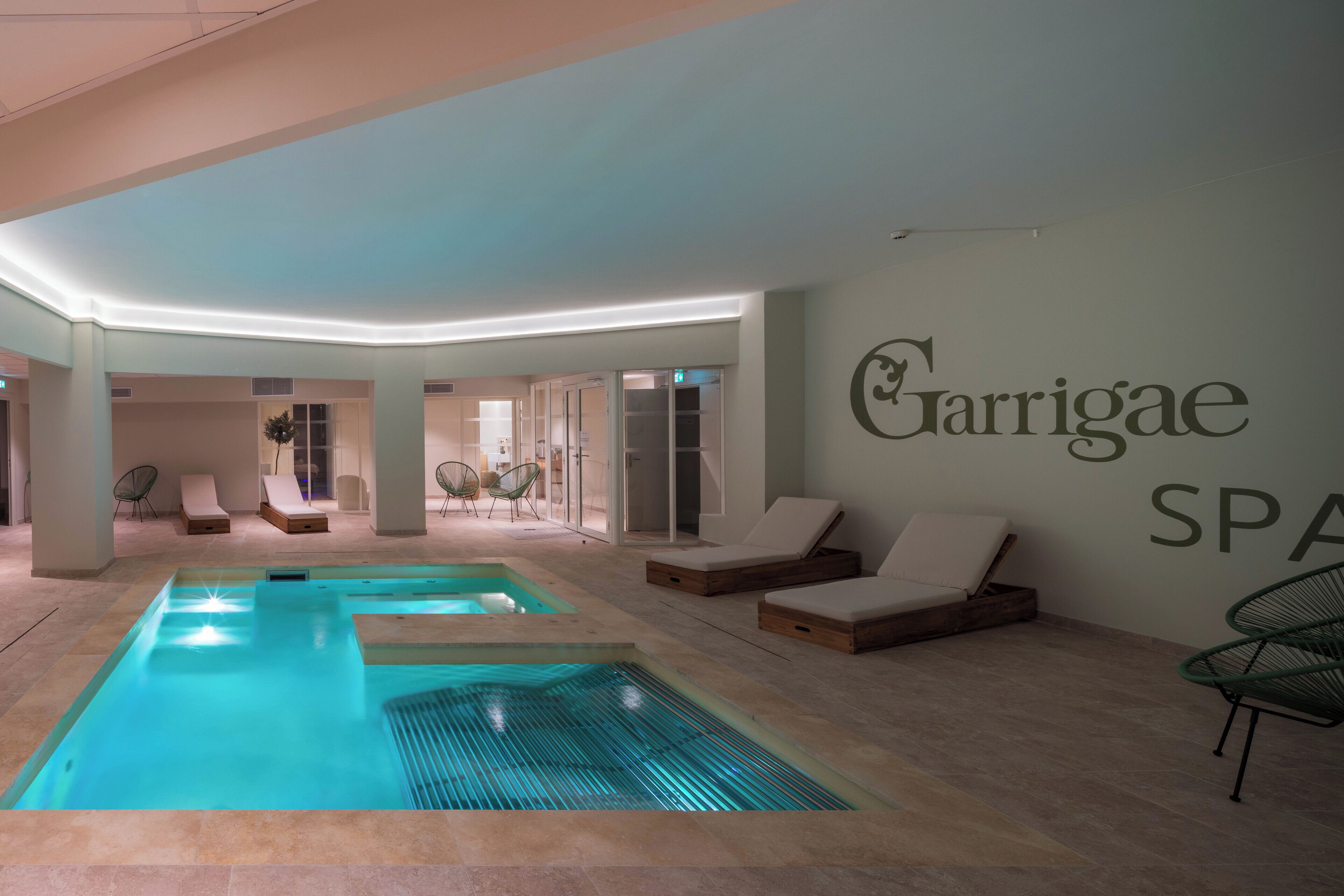 Behandelingskamers voor koppels, een sauna, een bubbelbad, een stoombad