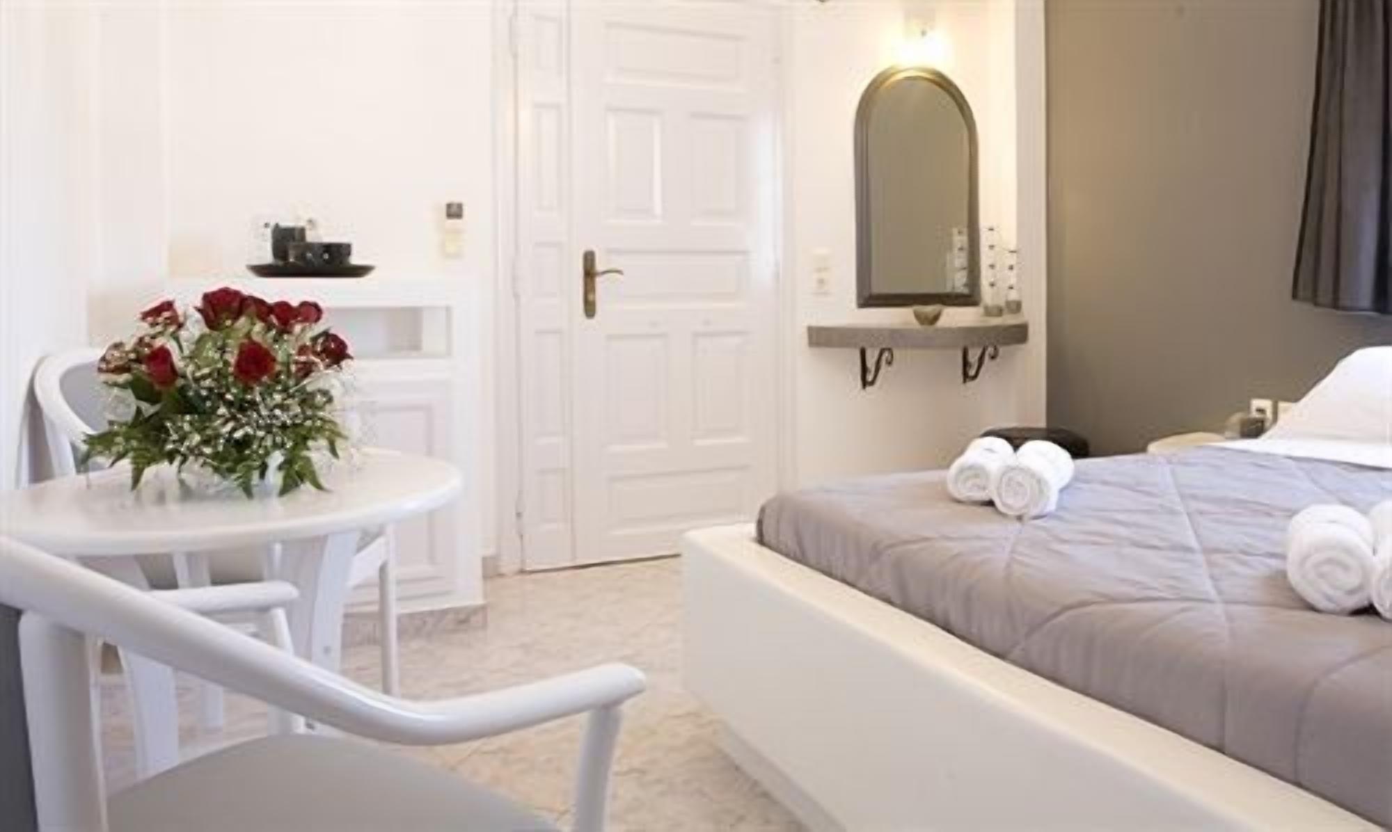 standard room | minibar, in-room safe, desk, blackout curtains