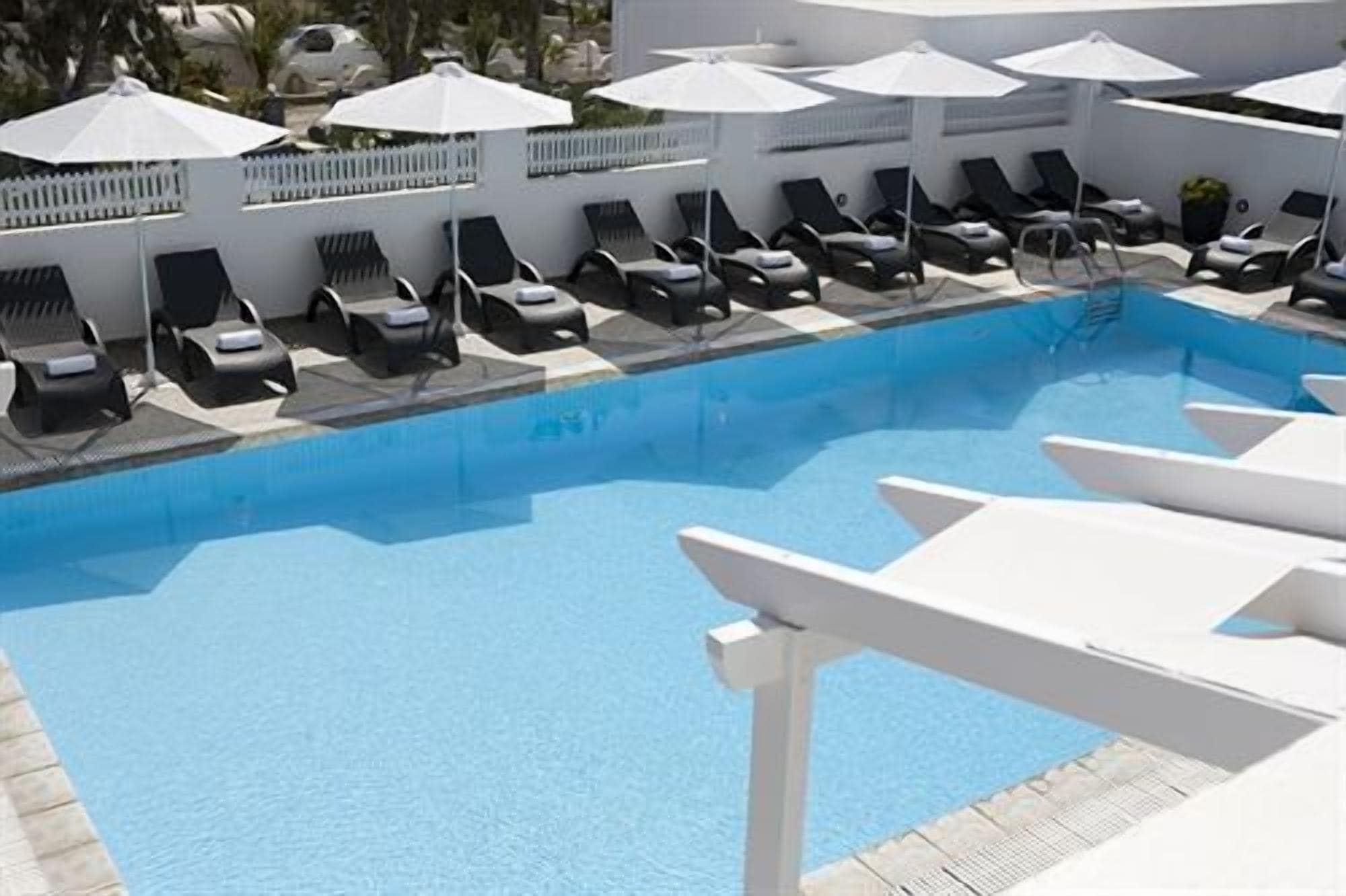 outdoor pool, pool loungers