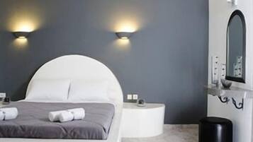 Standardzimmer | Minibar, Zimmersafe, Schreibtisch, Verdunkelungsvorhänge