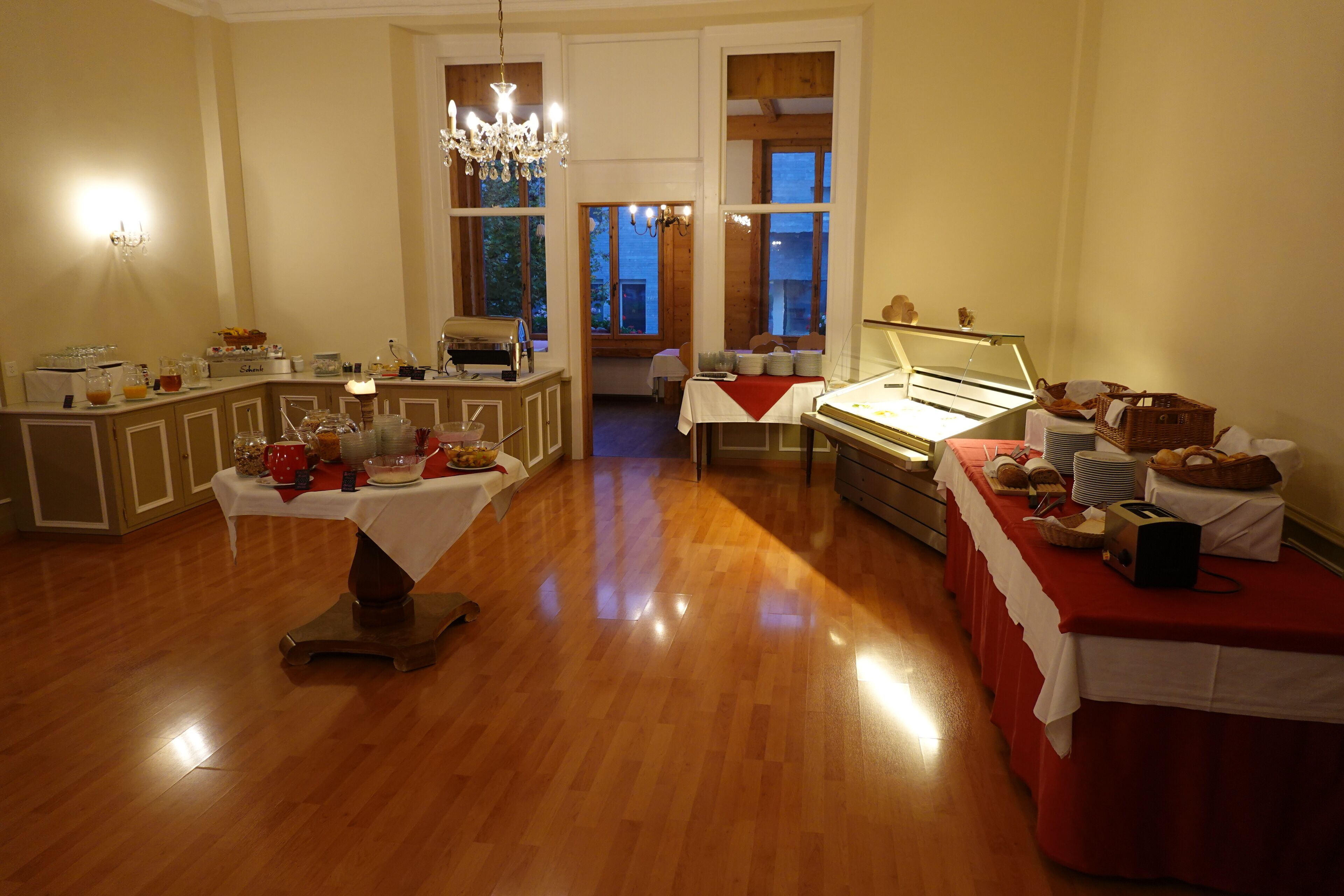 Free daily buffet breakfast 