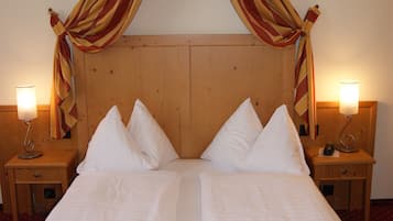 Doppelzimmer | Daunenbettdecken, Minibar, Zimmersafe, individuell dekoriert