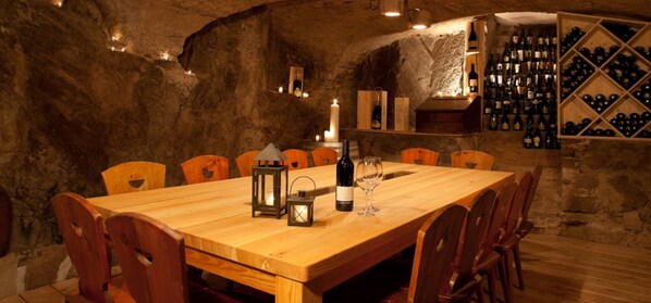 Breakfast, lunch and dinner served - Hotel Zum Löwen - Al Leone (Meltina)