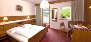 Double Room | In-room safe, desk, blackout drapes, soundproofing - Hotel Zum Löwen - Al Leone (Meltina)
