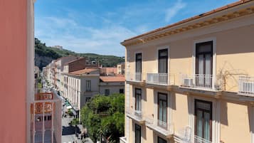 ๋๋ญ์ค ๋๋ธ๋ฃธ ๋๋ ํธ์๋ฃธ | ๊ฐ์ค์์ ๋ณด์ด๋ ์ ๋ง