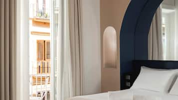 Camera Deluxe con letto matrimoniale o 2 letti singoli | Biancheria da letto di alta qualità, una cassaforte in camera