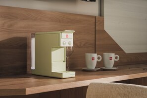 Habitación Deluxe con 1 cama matrimonial o 2 individuales | Café y/o cafetera