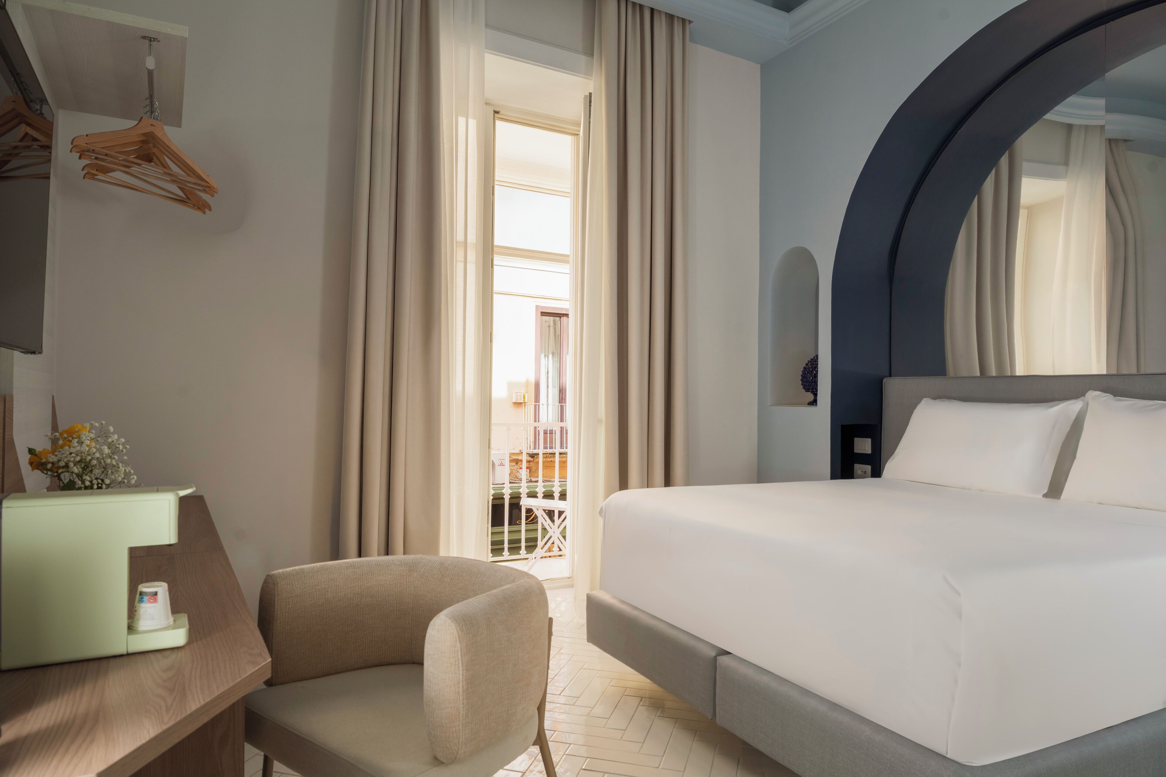 Dobbelt- eller tomannsrom – deluxe | Sengetøy av topp kvalitet, safe på rommet, skrivebord og lydisolert