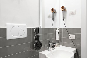 Deluxe-Doppel- oder -Zweibettzimmer | Badezimmer