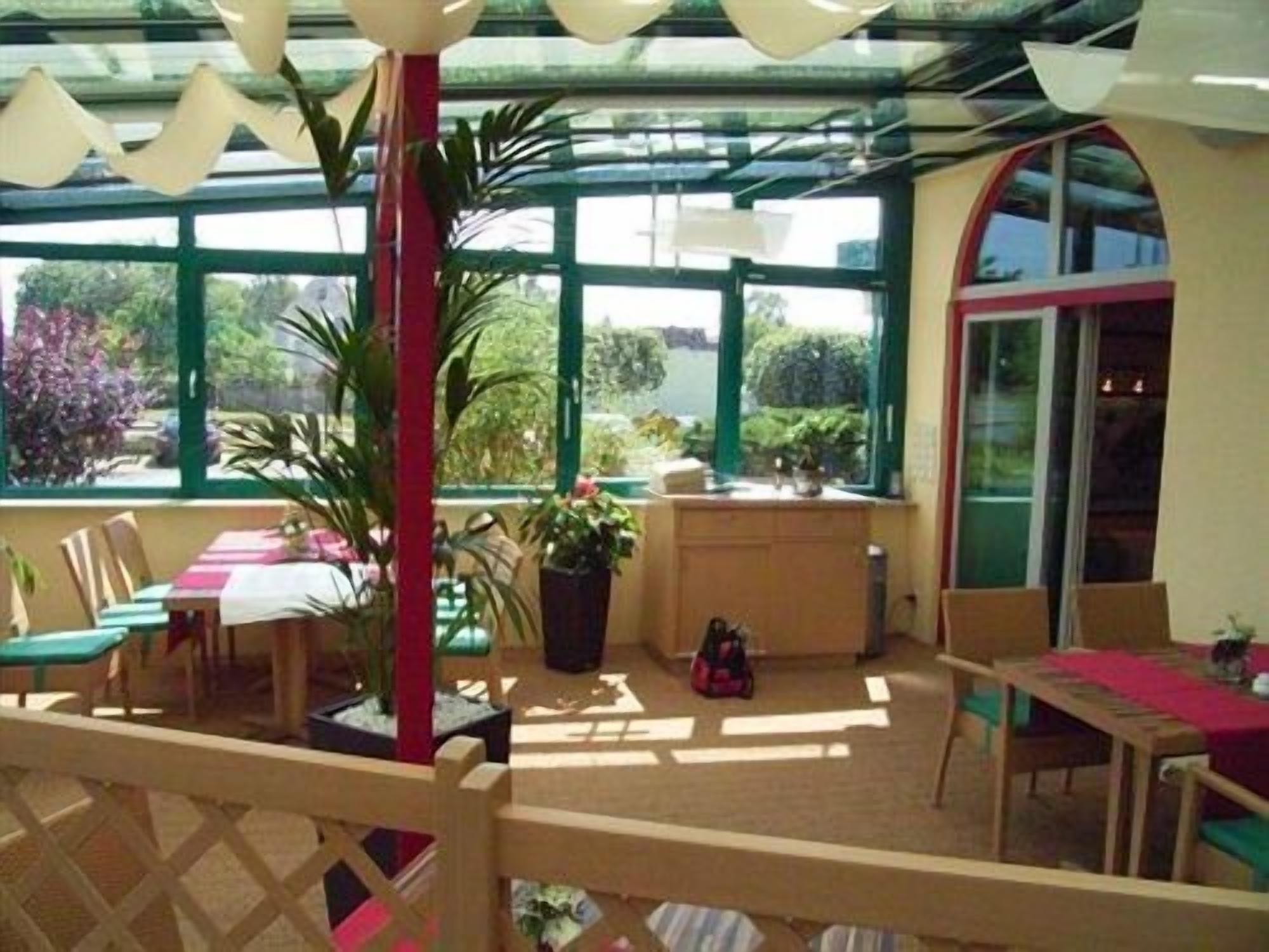 breakfast, lunch and dinner served