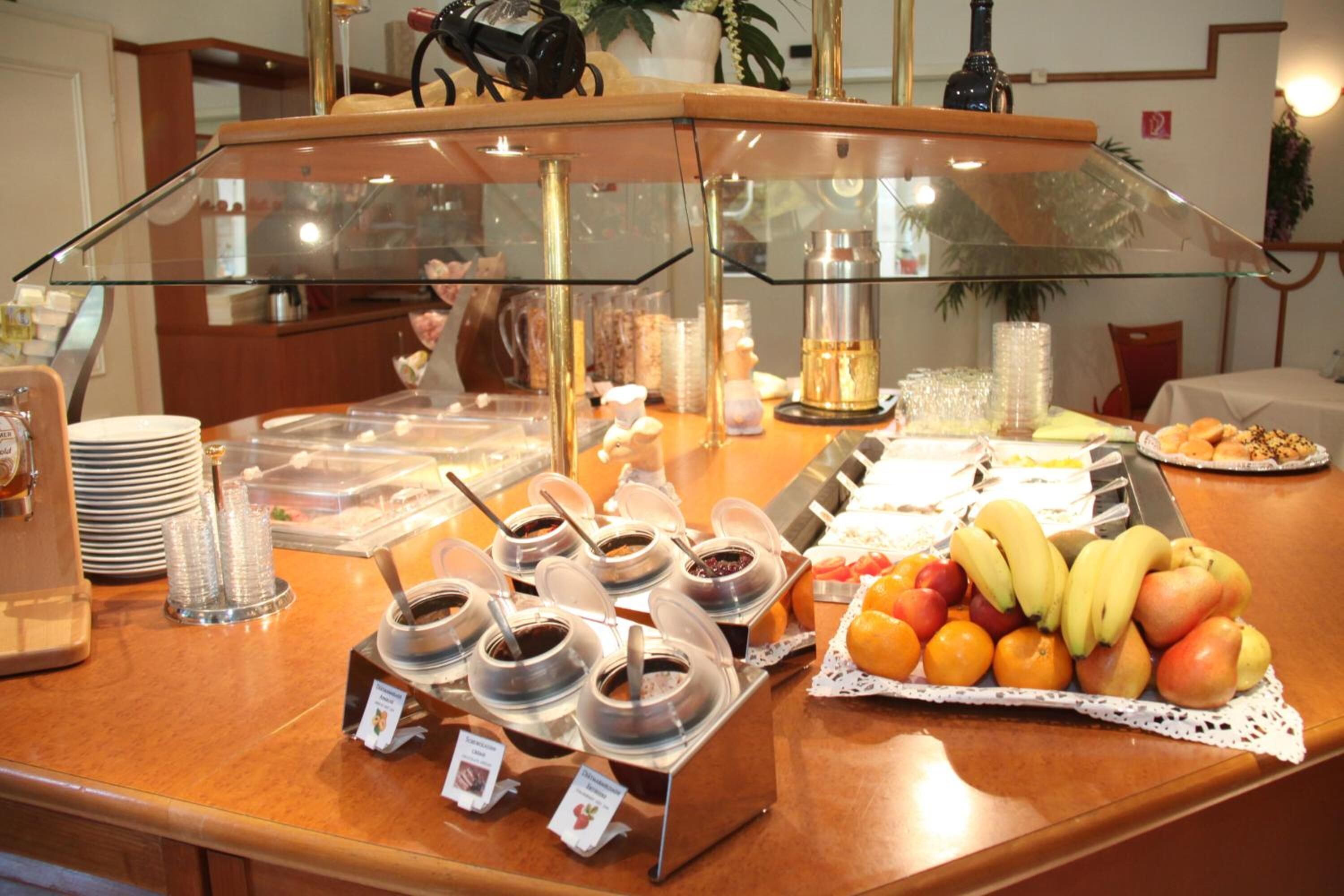 breakfast, lunch and dinner served