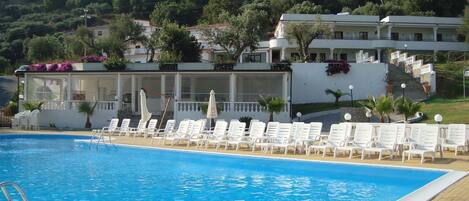 Outdoor pool, pool loungers