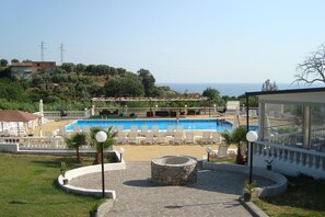 Außenpool, Liegestühle