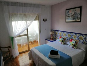 ตกแต่งพิเศษโดยเฉพาะ, โต๊ะทำงาน, ผ้าม่านกันแสง, Wi-Fi ฟรี