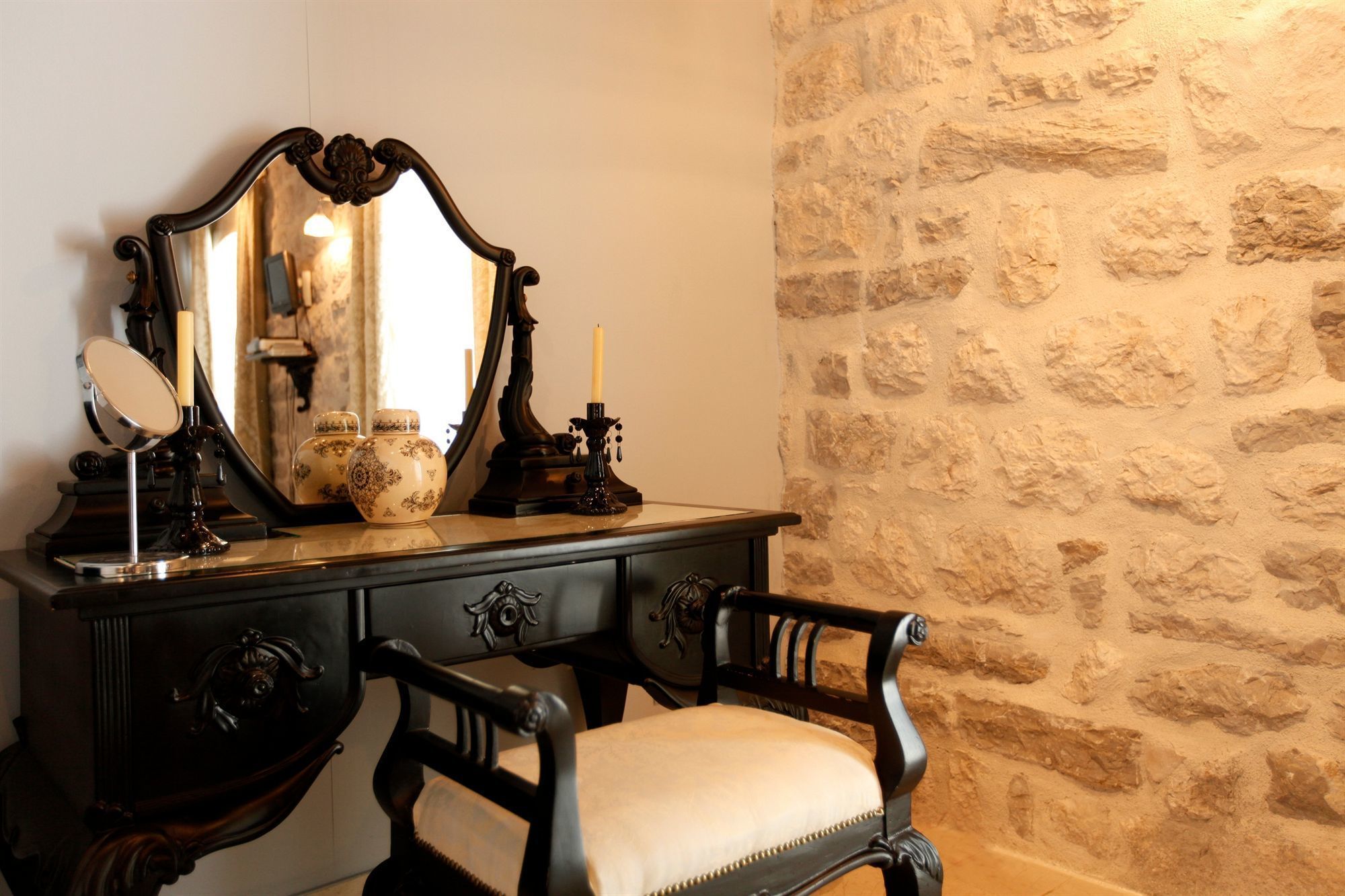 junior suite, sea view | minibar, in-room safe, individually furnished, desk