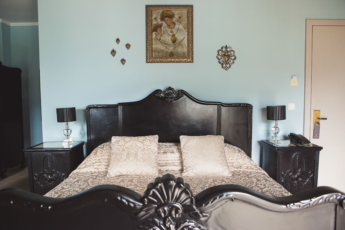 Suite Junior, vue sur la mer | Minibar, coffre-fort, bureau, lit de bébé (supplément)