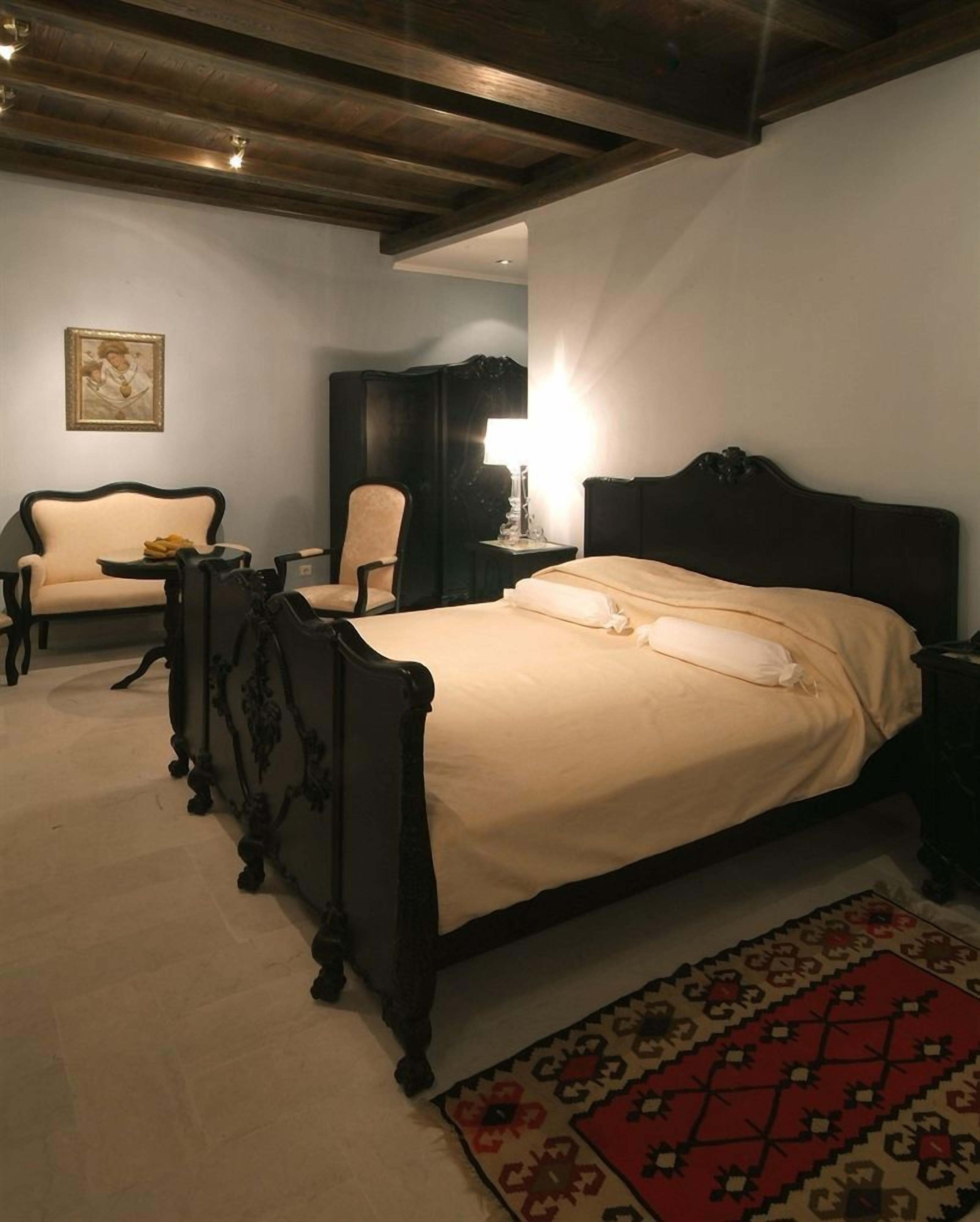 junior suite, sea view | minibar, in-room safe, individually furnished, desk