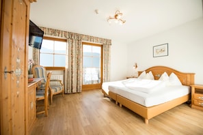 Quarto casal conforto | Roupas de cama premium, camas Select Comfort, cofres nos quartos