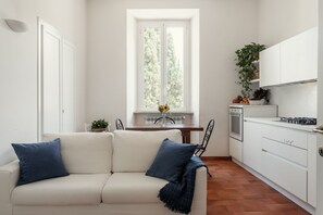 32-inch TV with digital channels - Domus Quiritum (Rome)