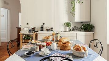 Daily local cuisine breakfast for a fee