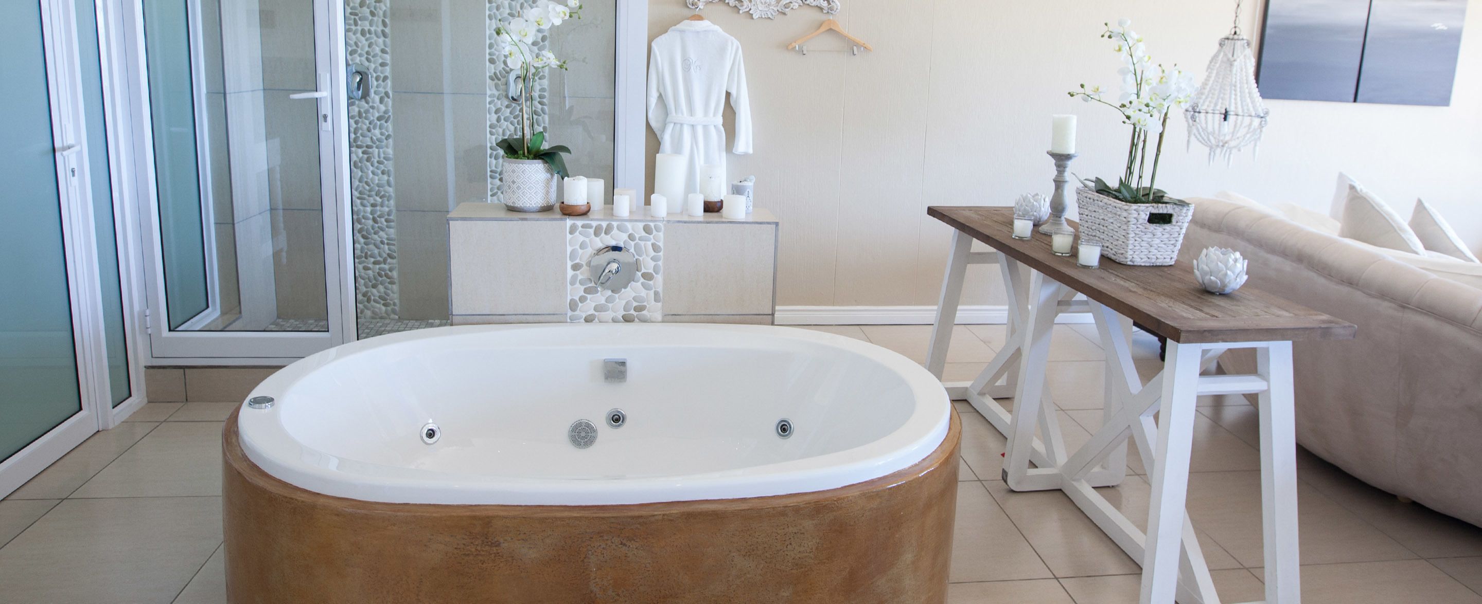 honeymoon suite, 1 king bed, bathtub, sea view | bathroom | free toiletries, hair dryer, towels, soap