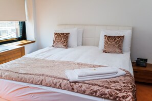 Premium bedding, pillowtop beds, minibar, in-room safe - Europe Hotel (Sarajevo)