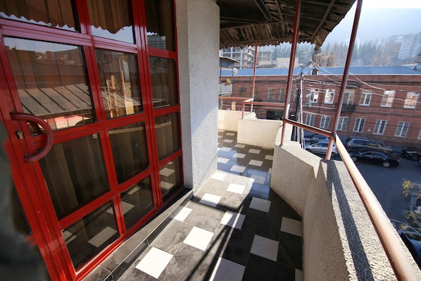 Studio, Terrace | In-room safe, individually decorated, individually furnished, desk