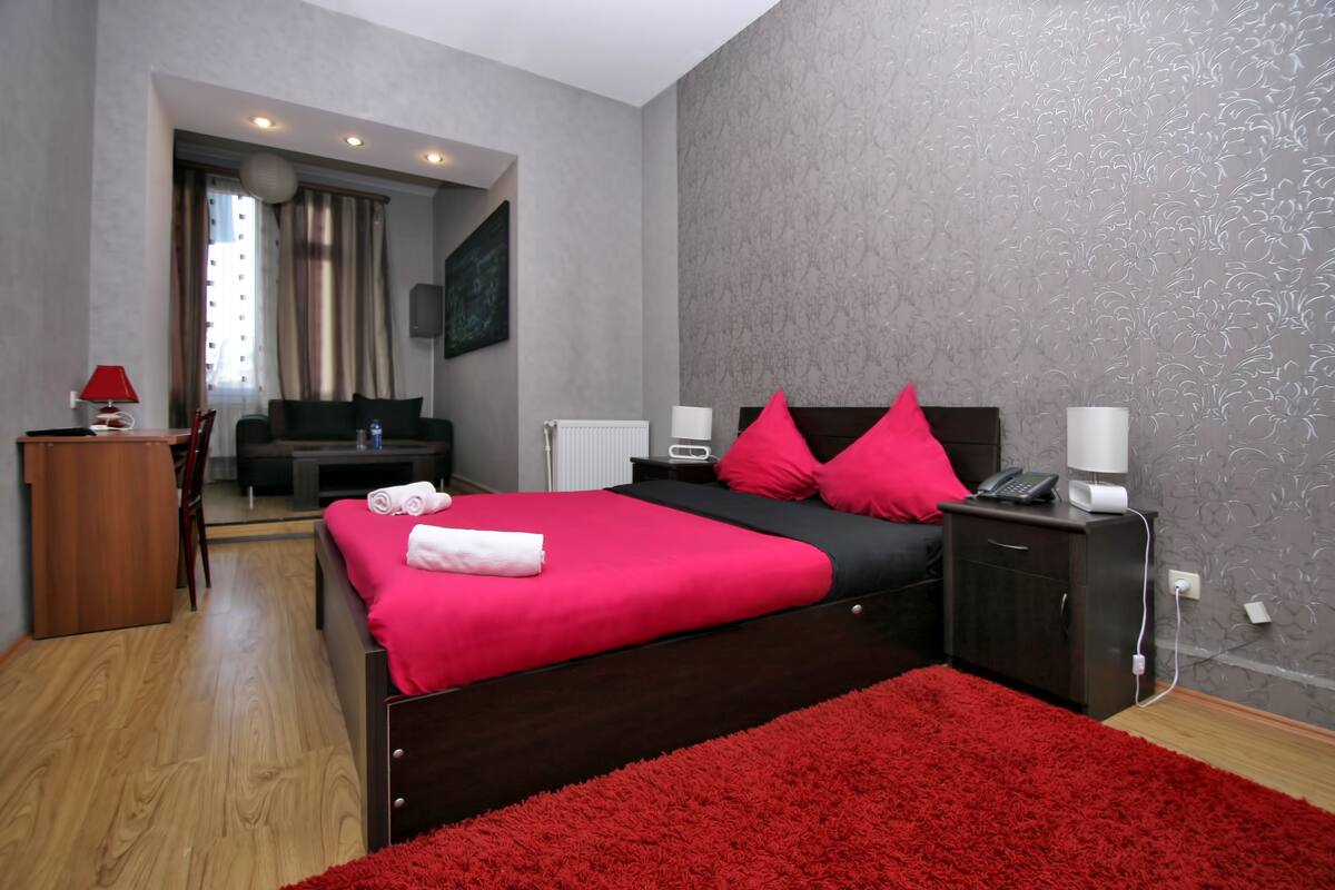Comfort family Room | In-room safe, individually decorated, individually furnished, desk