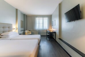 Habitación Confort doble (mandatory web-check-in) | Minibar, caja fuerte, wifi gratis y ropa de cama