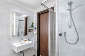 Bathroom - Smart Hotel King , by R Collection Hotels (Varedo)