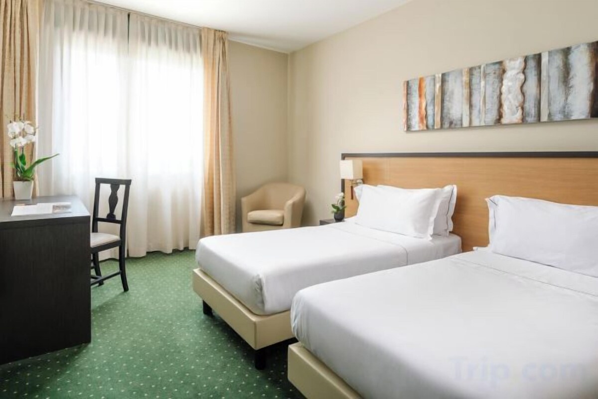 Minibar, in-room safe, free WiFi, bed sheets