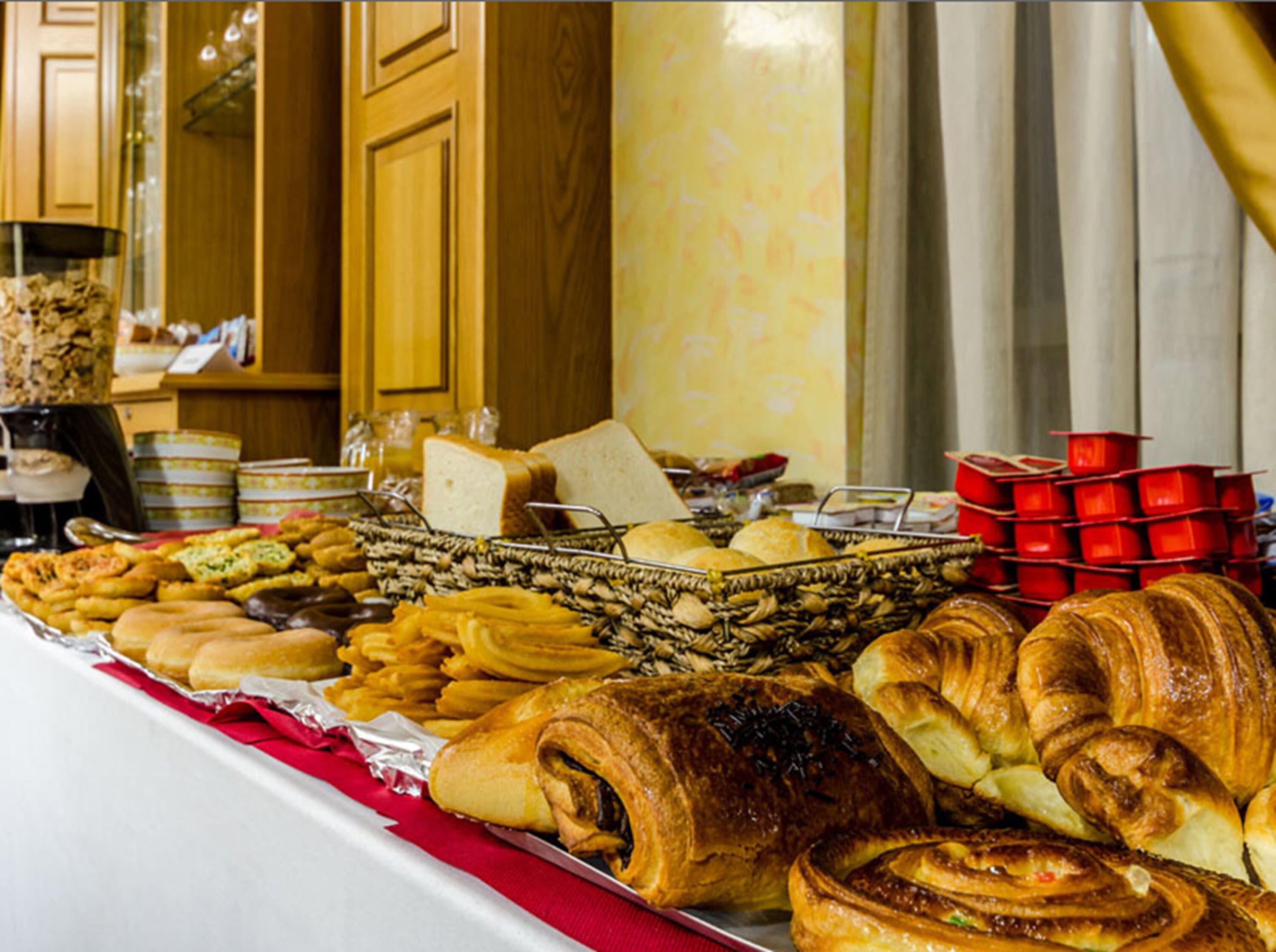 daily continental breakfast (eur 5 per person)