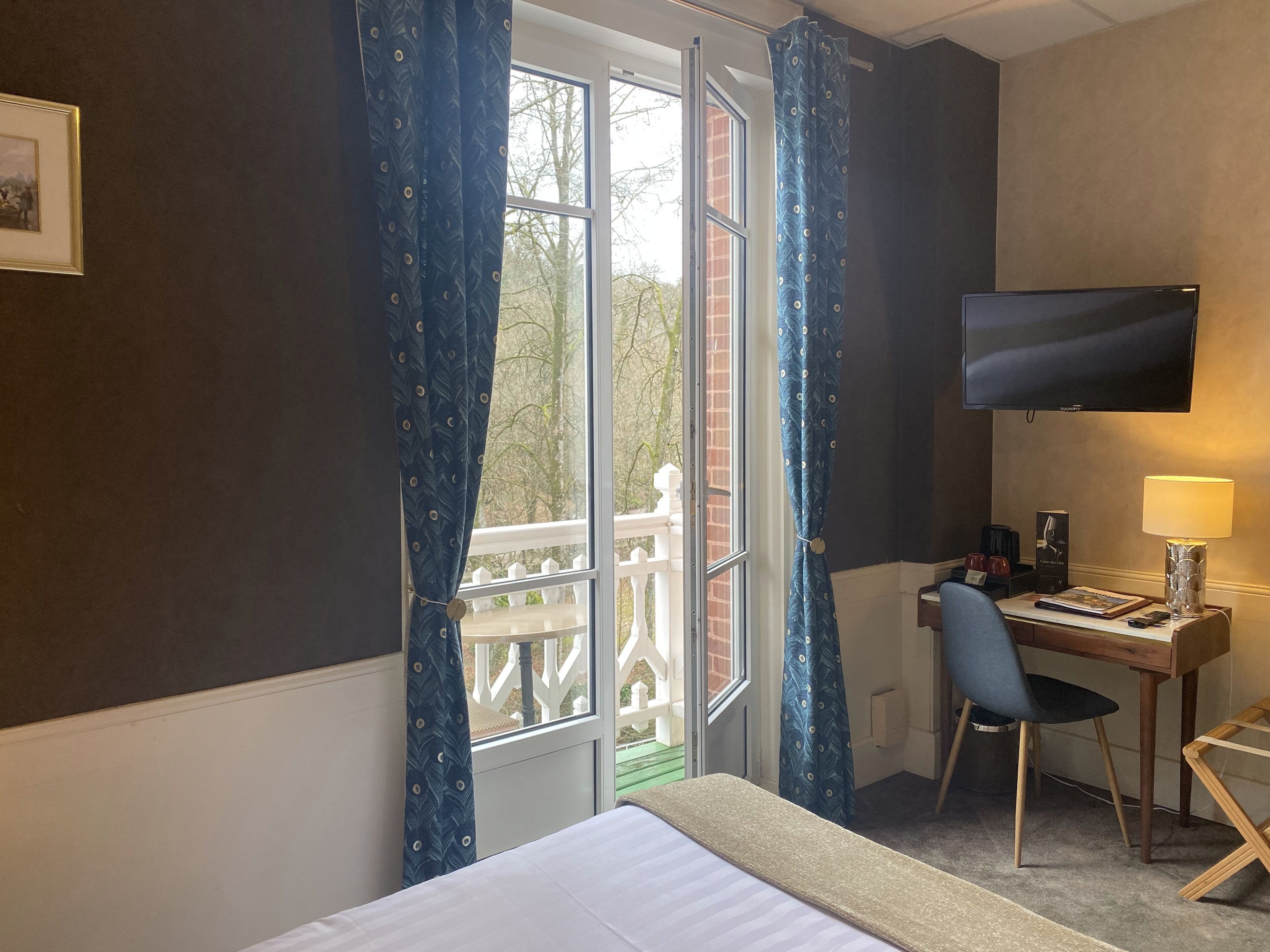 comfort double room | soundproofing, iron/ironing board, free wifi, bed sheets