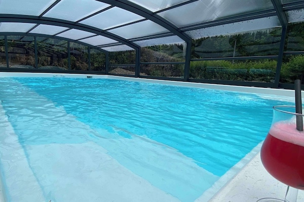 Innenpool, Außenpool, Liegestühle