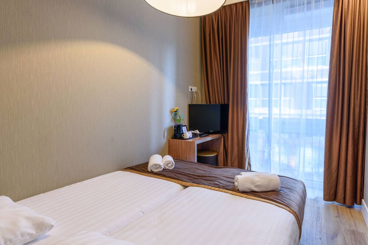 Standard Room (small) | In-room safe, desk, free cots/infant beds, free WiFi