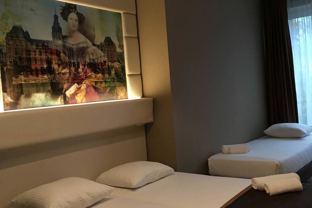 Standard Triple Room, 3 Single Beds | In-room safe, desk, free cots/infant beds, free WiFi
