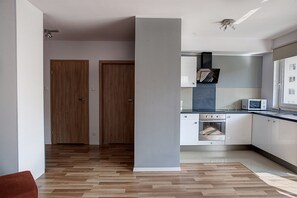 Comfort Apartment, Garden View | Private kitchenette | Full-size fridge, microwave, stovetop, espresso maker - Apartment Gdansk Seaside Koga (Gdansk)