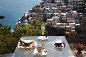Bar sur le toit, vue sur la mer, ouvert tous les jours