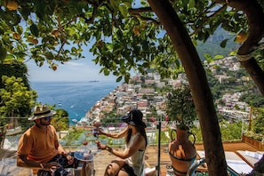Bar auf der Dachterrasse, Blick aufs Meer, täglich geöffnet