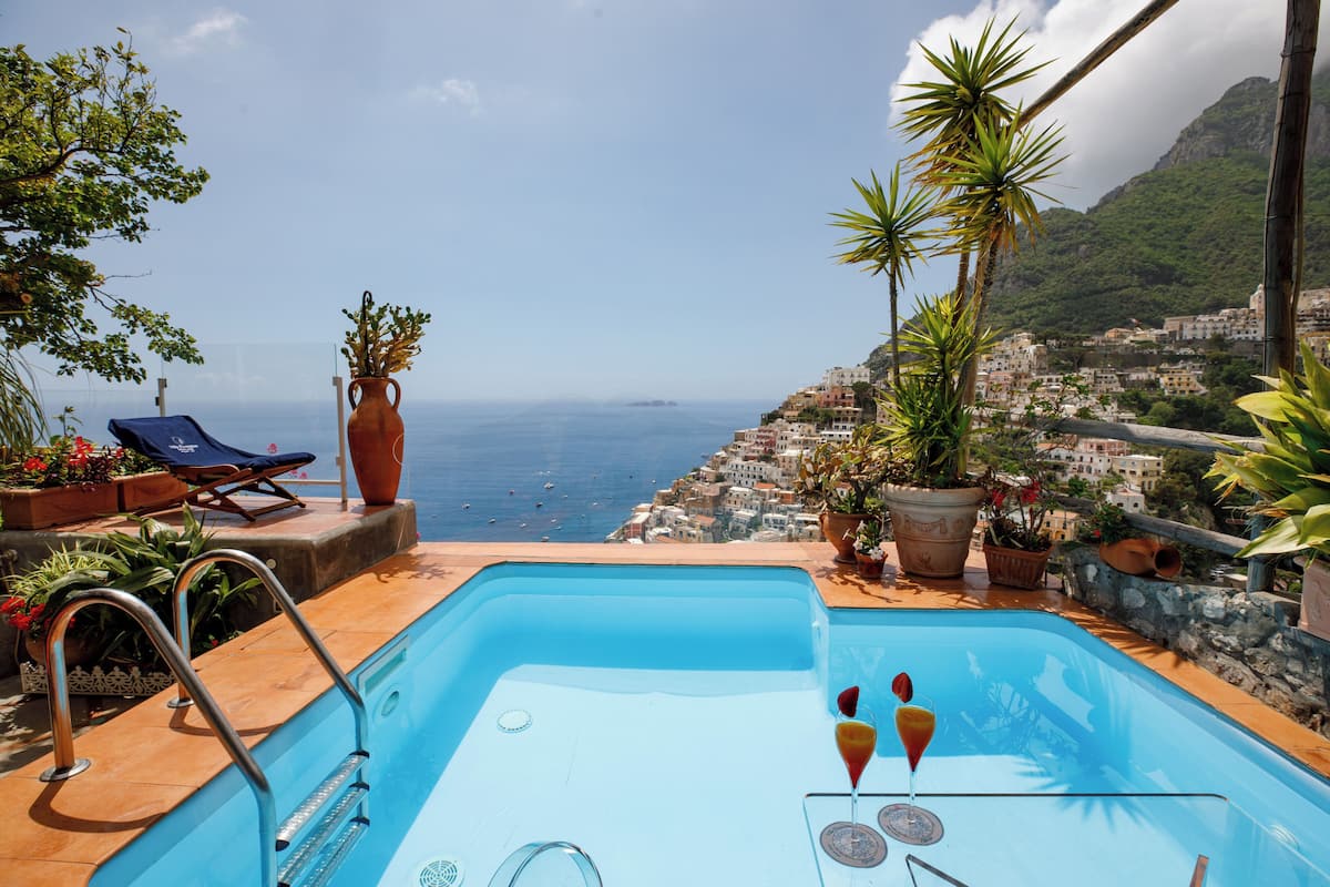 Suite Lune de Miel, piscine privée, vue mer