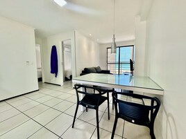 Smart TV, Netflix, estación para iPod, servicios de streaming