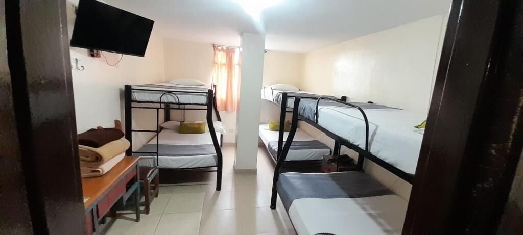 Bureau, espace de travail pour ordinateur portable, Wi-Fi gratuit