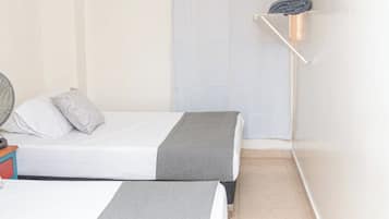 Twin Room | Desk, laptop workspace, free WiFi, bed sheets